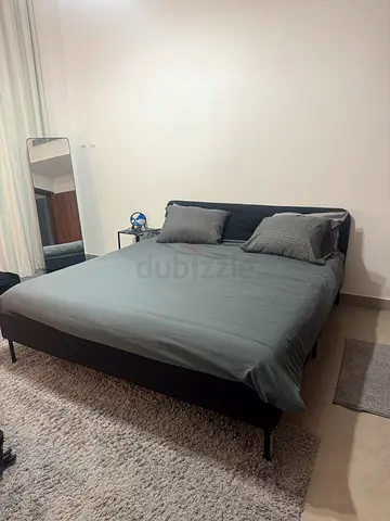 Bed + Matress + 4 pillow