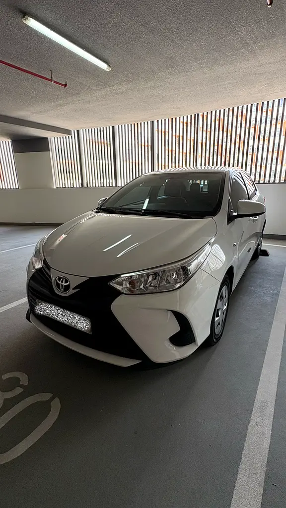 Toyota Yaris 2021 — photo 1 of 12