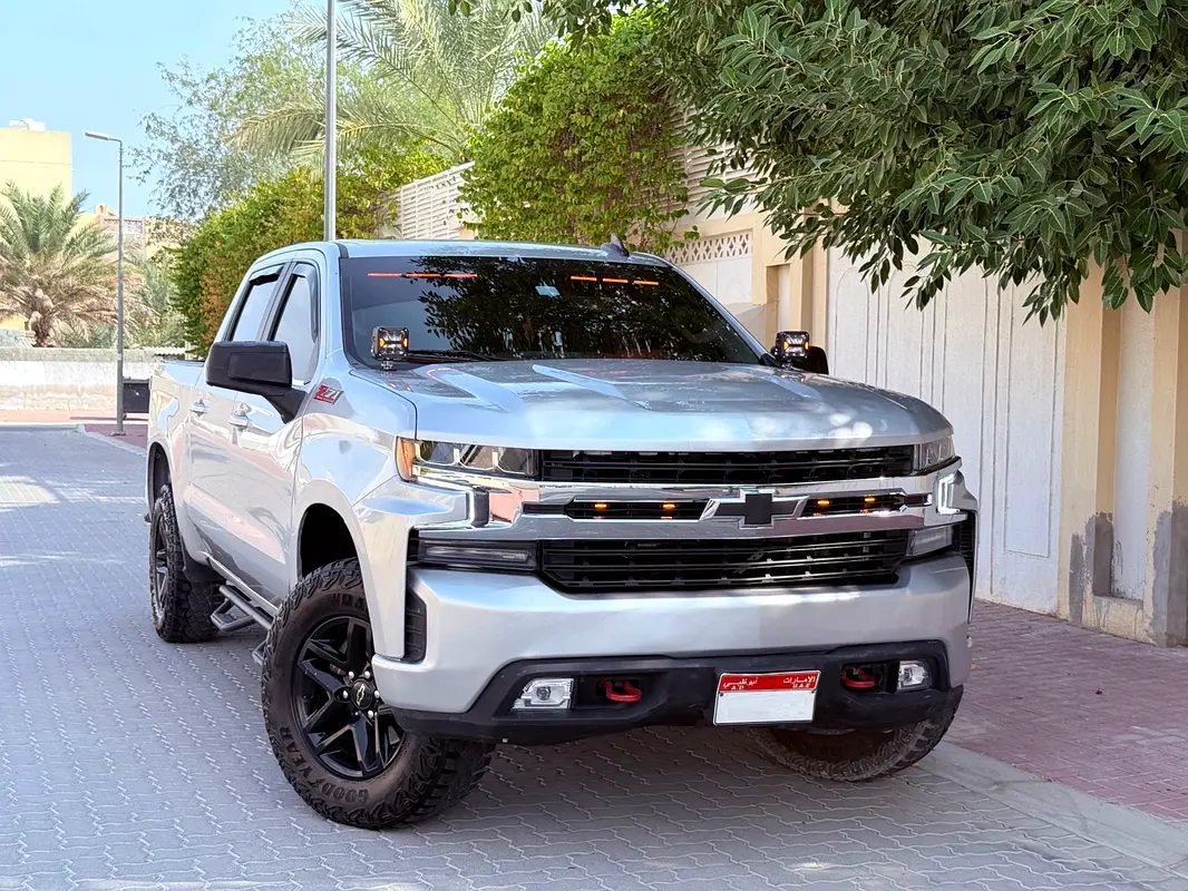 Chevrolet Silverado 2020 — photo 1 of 20
