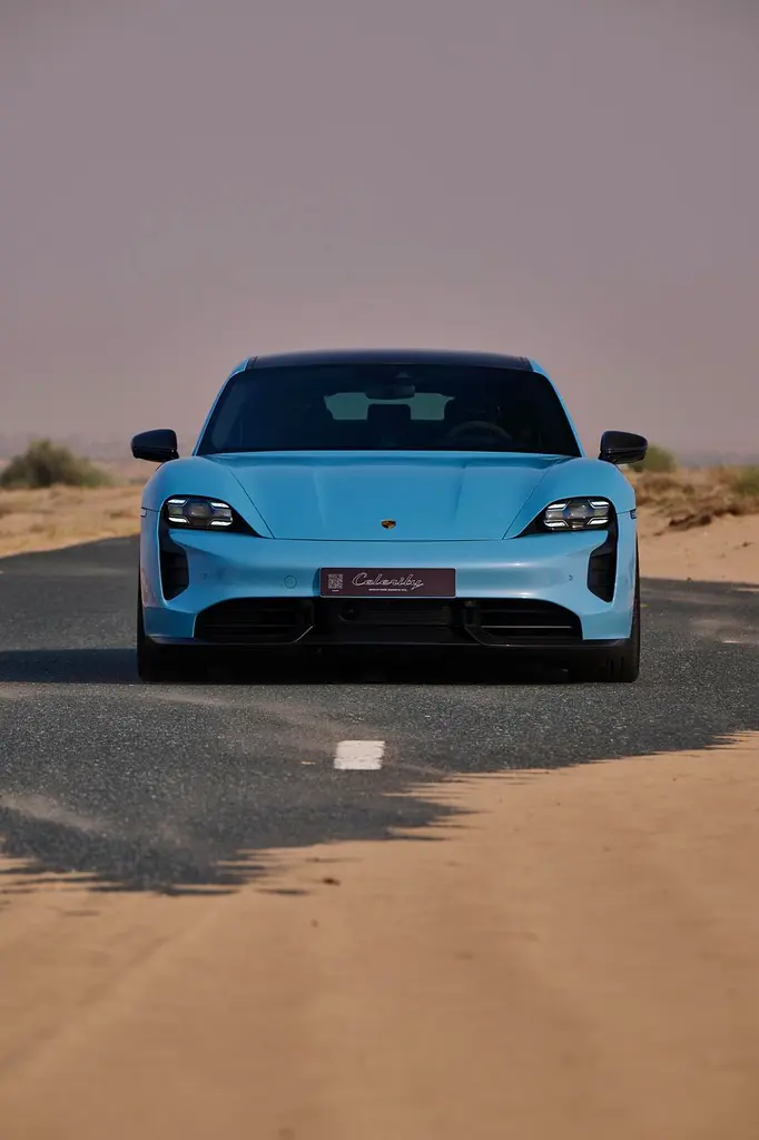 Porsche Taycan 2023 — photo 1 of 20