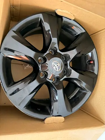 Original Toyota Wheels/ Prado 17 inch for sale(4Nos)