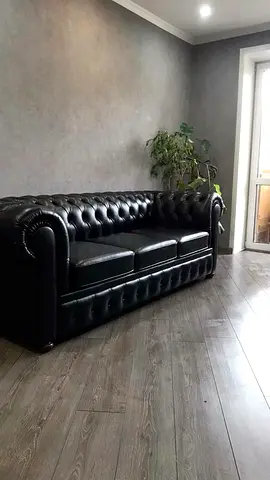 Brand new Black Chesterfield Leather 3-Seater Sofa - Classic Design