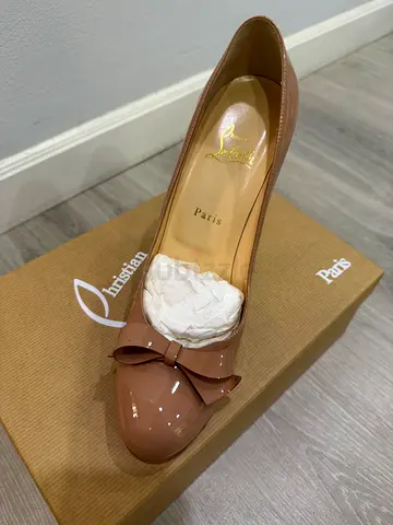 Christian Louboutin beige patent leather pumps with bow detail