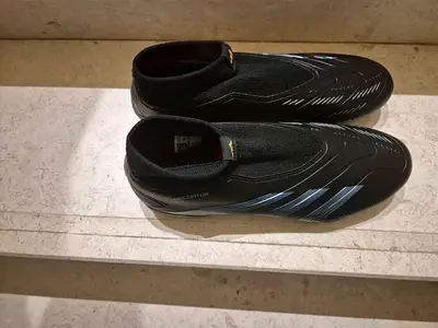 Mens Predator Laceless Football Boots