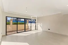 Bright and Corner TH | Single Row | Vacant