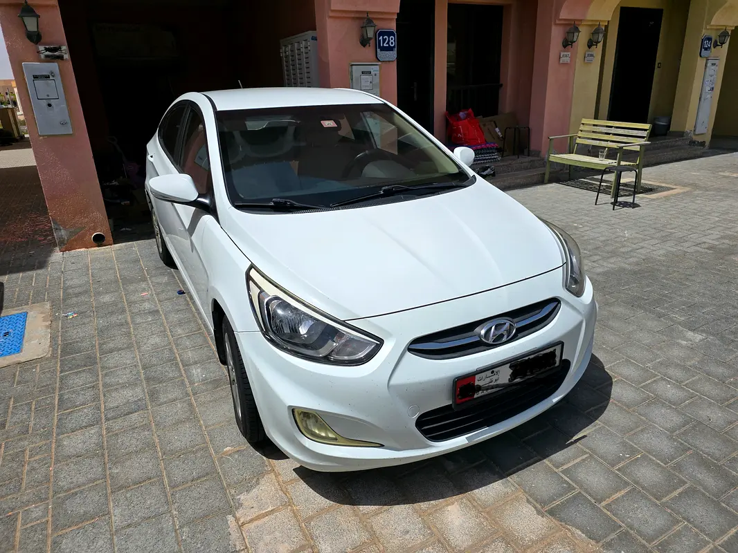 Hyundai Accent 2016 — photo 1 of 8