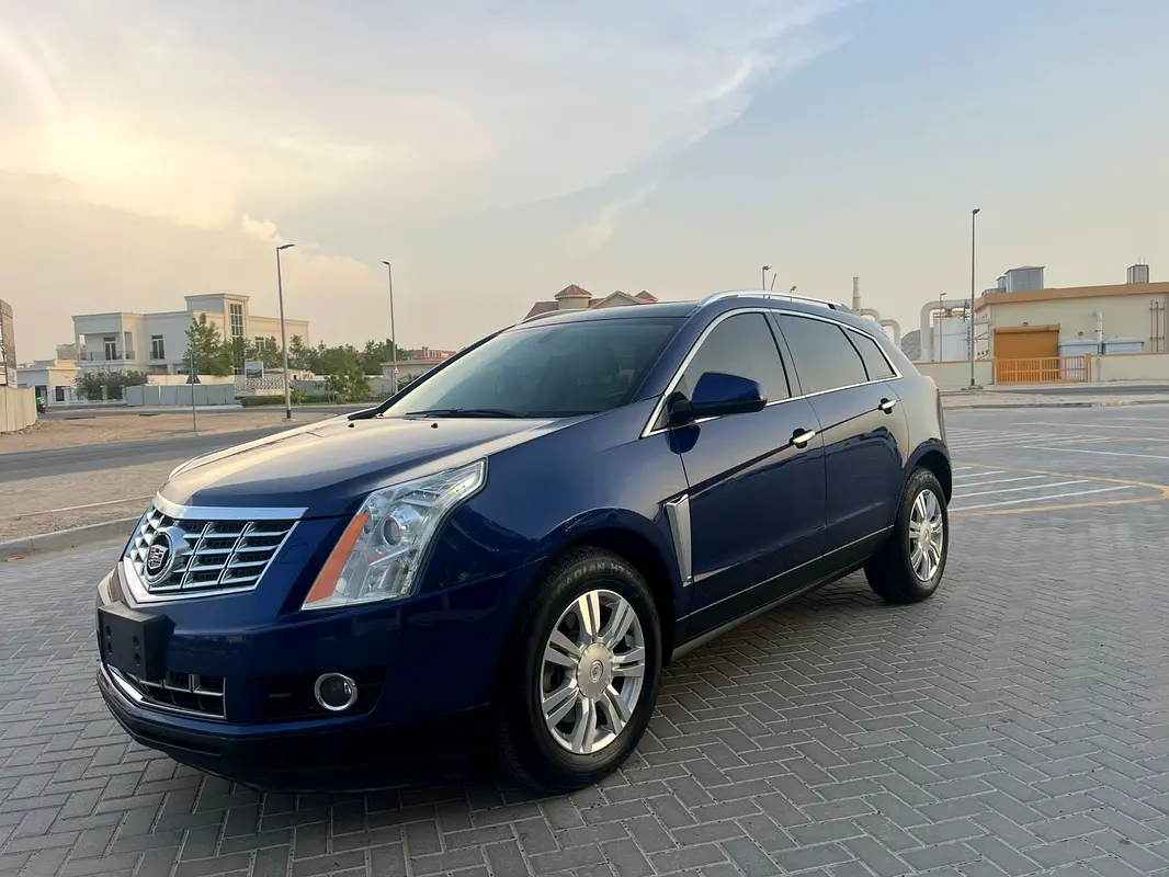 Cadillac SRX 2013 — photo 1 of 17