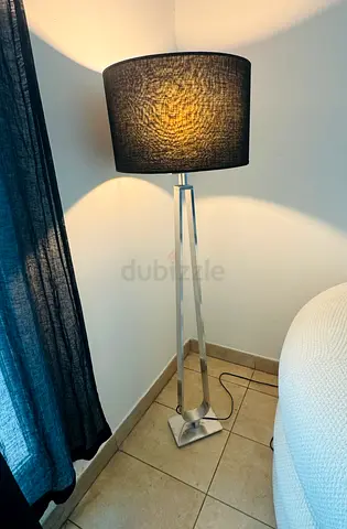 Modern Floor Lamp in very good condition