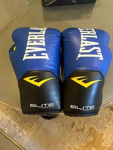 Everlast Elite boxing gloves - blue, lightly used