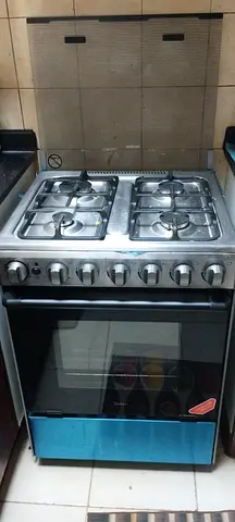 Midea - 4-burner freestanding gas stove with oven - good working condition - Moving out Sale