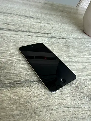 Vintage iPod touch, 4th gen, 32 gb, working