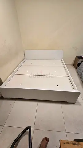 White king size  wooden bed frame with  200 mm height  speink mattress