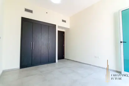 Well Maintained - Ready 2 Move in - W/ Laundry Room
