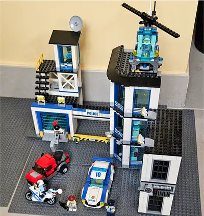 Lego city 60141 Police Station