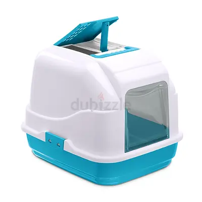 Covered cat litter box with scoop