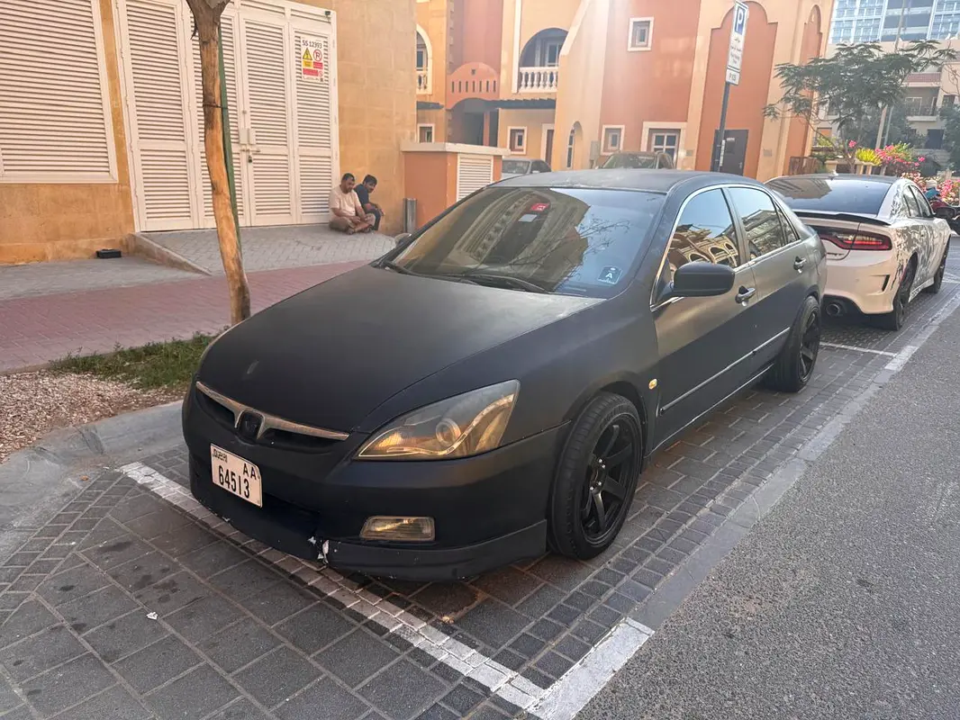 Honda Accord 2004 — photo 1 of 14