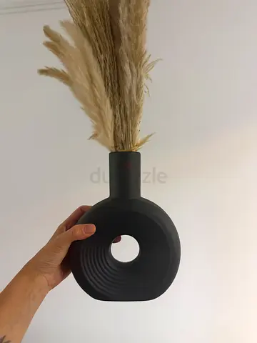 Modern Matte Black Circular Ceramic Vase with Pampas Grass