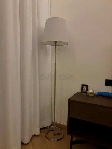 Simple white floor lamp with drum shade - good condition