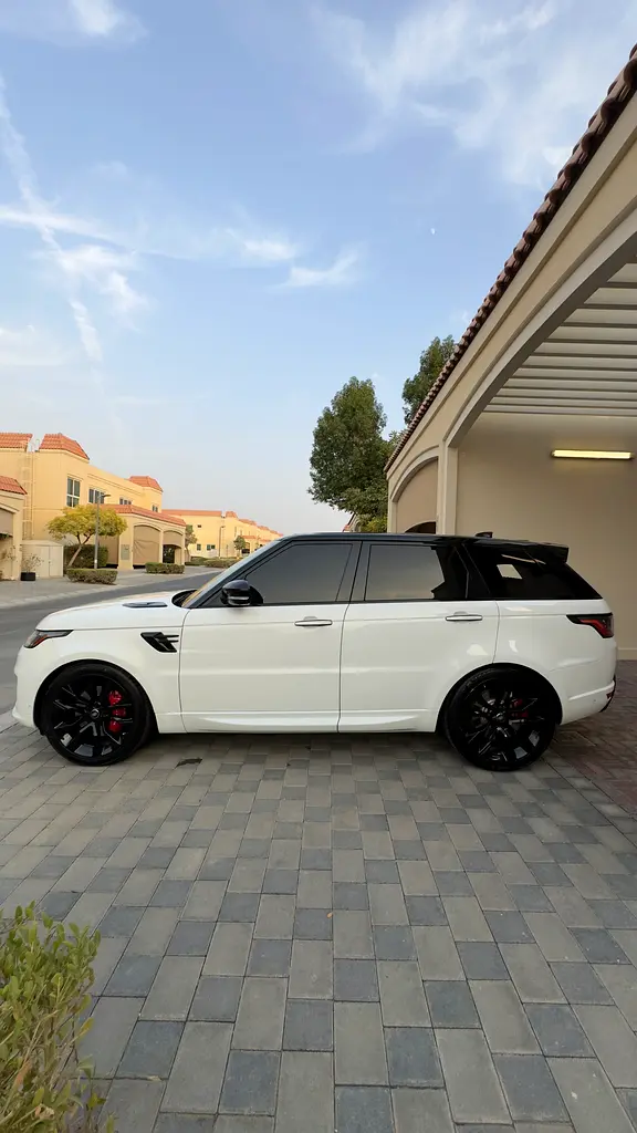 Land Rover Range Rover Sport 2020 — photo 1 of 6