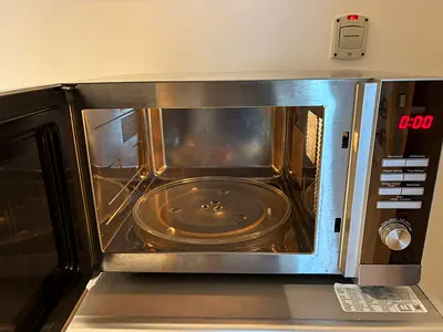 Black+Decker Microwave + Grill Combo - AED 250-300