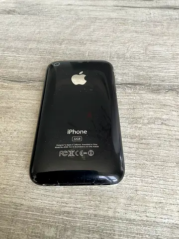 JAILBROKEN IPHONE 3GS WITH CYDIA