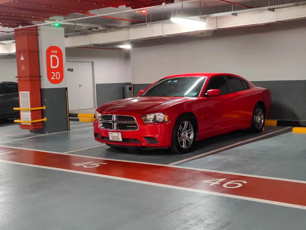 Dodge Charger 2014 — photo 1 of 3
