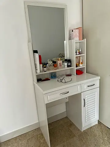 White dressing table with matching stool 🤍200 AED 
An elegant addition to your bedroom.