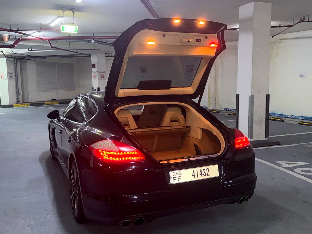 Porsche Panamera 2010 — photo 1 of 17