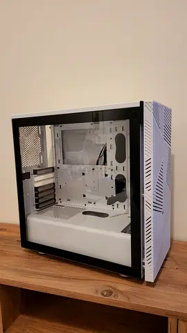 Corsair 275R Airflow Mid-tower Gaming Case