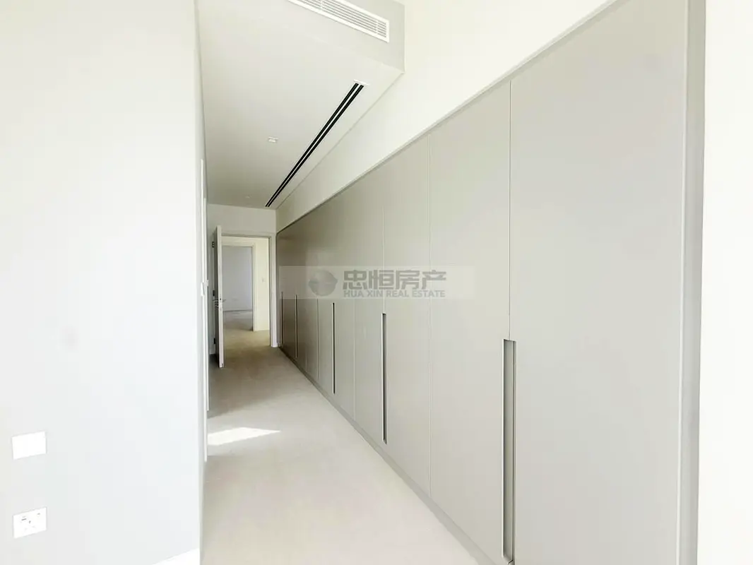 Contemporary | Very Spacious | Semi Furnished