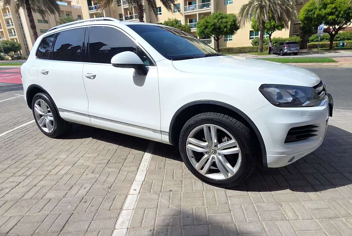 Volkswagen Touareg 2014 — photo 1 of 8