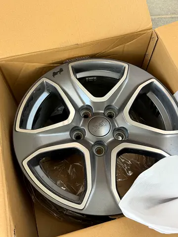 Jeep wrangler JL OEM rims (5 nos)