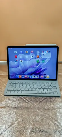 Huawei Mate pad Air wifi with Pen and Keyboard 12/256GB clean and neat condition