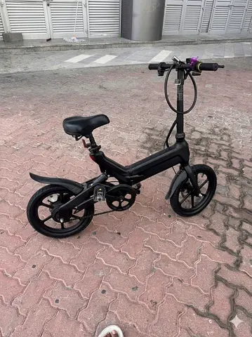 Compact foldable electric bike - lightweight city commuter.
