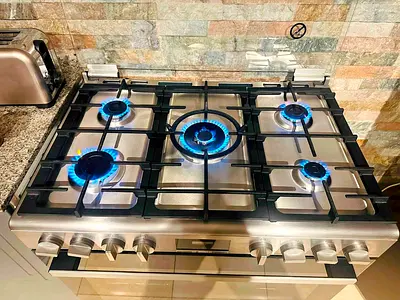 Free Delivery- BOSCH Series 6 5-Burner Full Gass With Fan Oven Cooking Range 90x60 CM