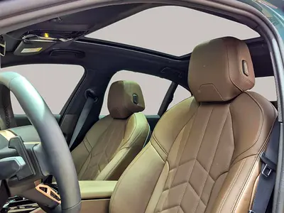 صورة مصغرة 11 لـ 2025 BMW 5-SERIES