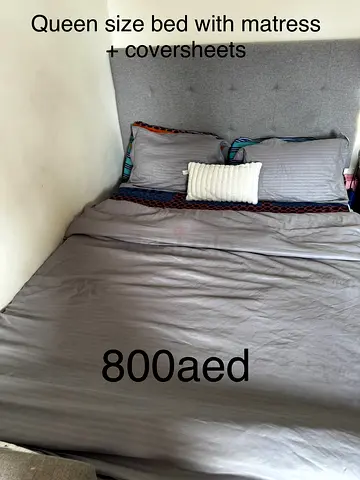 Queen size bed with mattress and coversheets