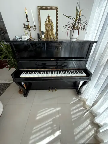 Upright Piano in Good Condition - Black Polish Finish