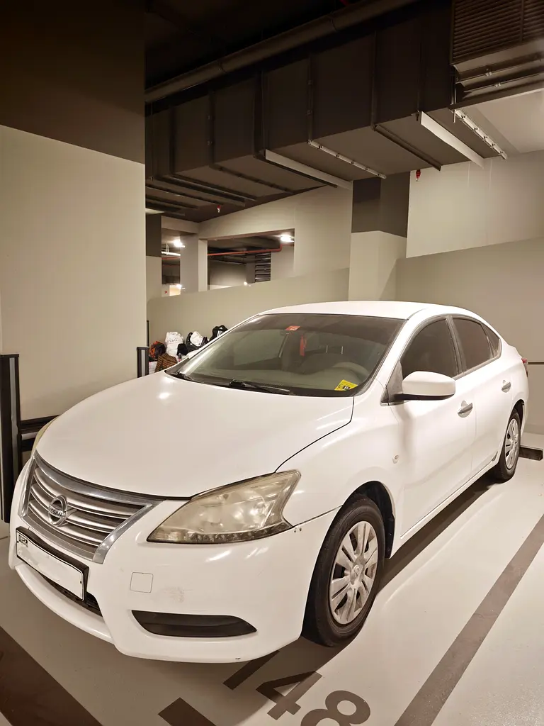 Nissan Sentra 2015 — photo 1 of 5