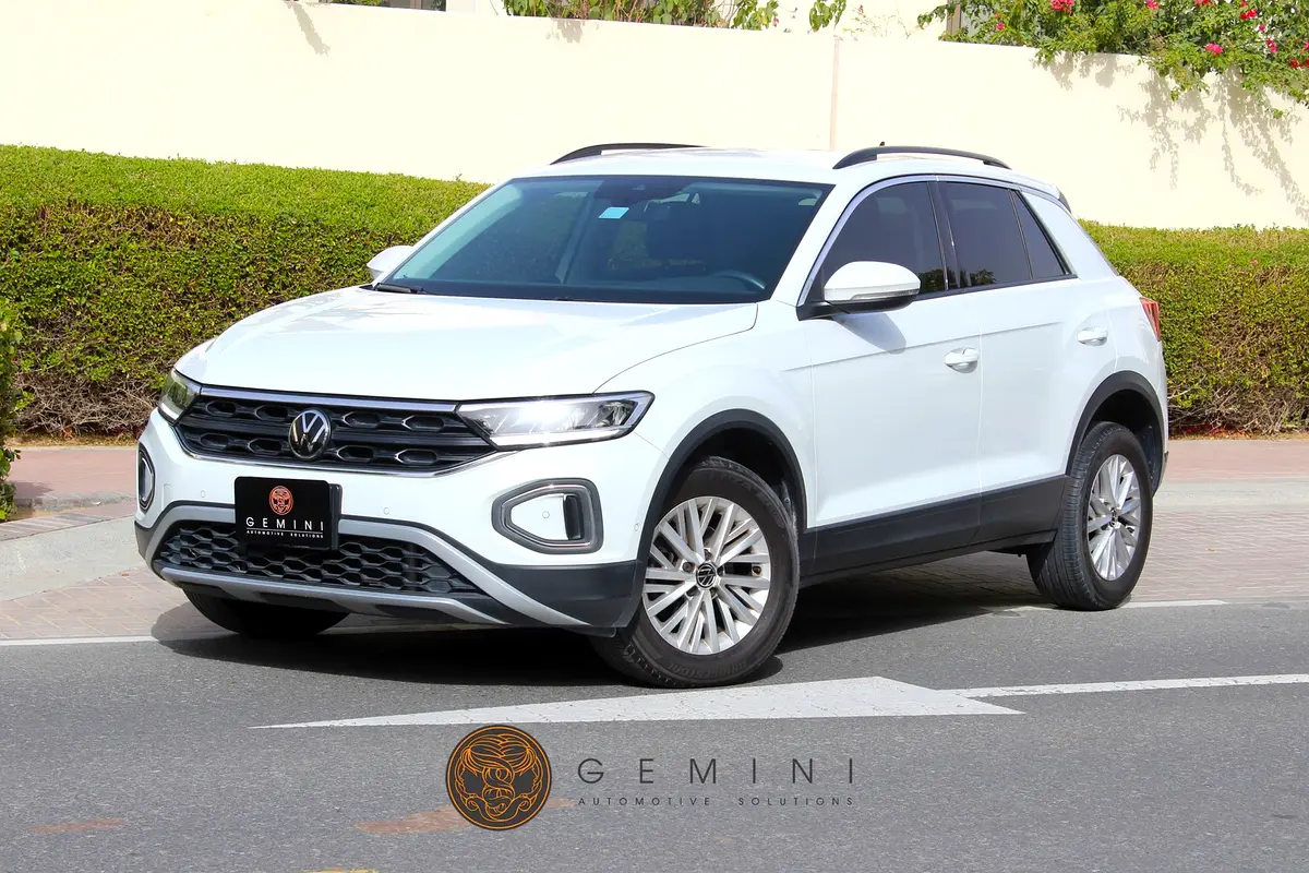 Volkswagen T-Roc 2023 — photo 1 of 15