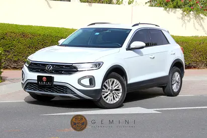 Volkswagen T-Roc 1.4 TSI Life 2023 with WARRANTY