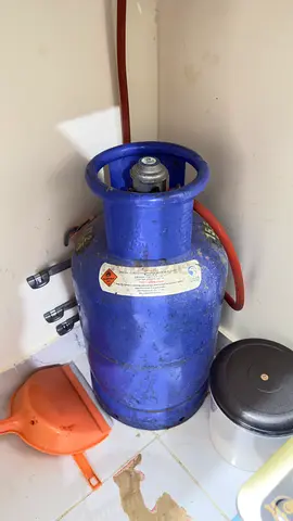 Gas cylinder and stove