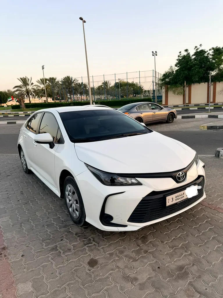 Toyota Corolla 2024 — photo 1 of 11
