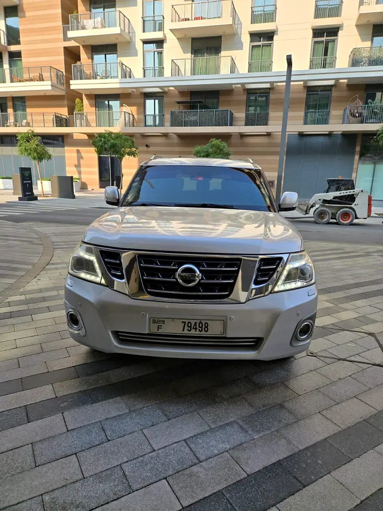 Nissan Patrol 2017 — photo 1 of 5