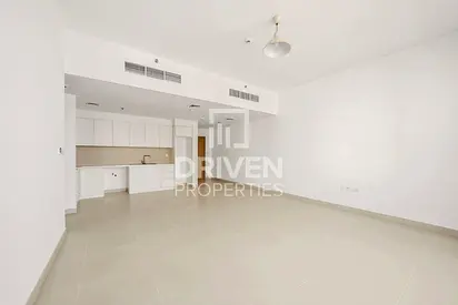 Spacious Modern Unit | High Floor | Canal View
