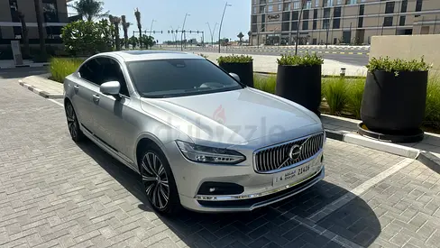 Volvo S90 B6 Inscription 2022 GCC Specs - Low Mileage - Full Luxury