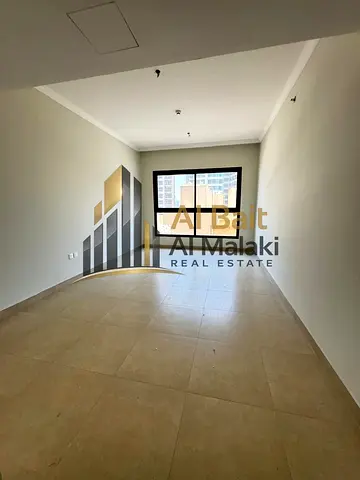 شقة غرفة وصالة نظيفة مع باركن مجاني وخزائن مدمجة