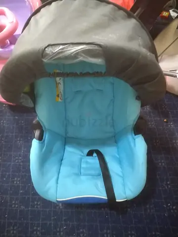 Juniors baby Car seat with canopy is 3 in  Excellent condition used Indoor only