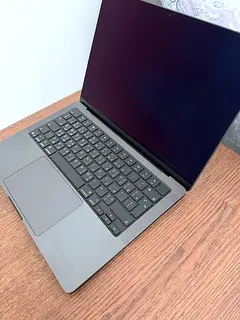 MacBook Pro M5 Pro,14 inch, 24mg ram, 1T ssd, 13 cycle battery