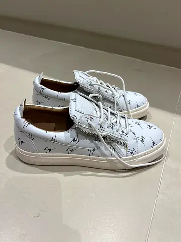 Original Giuseppe Zanotti Men’s Sneakers – Size 43 – White – Like New
